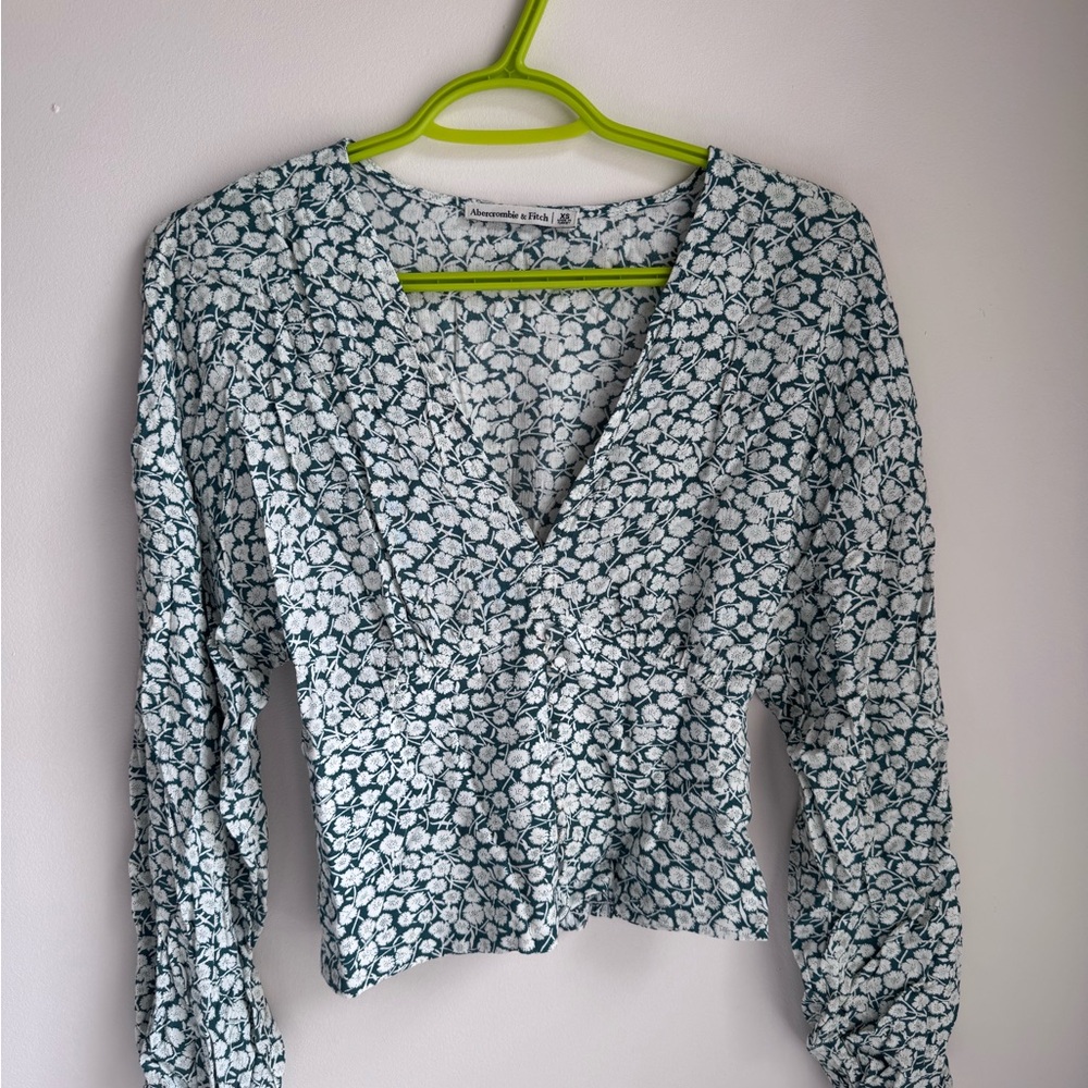 Abercrombie & Fitch Green Fitted V-neck Long Sleeve Blouse